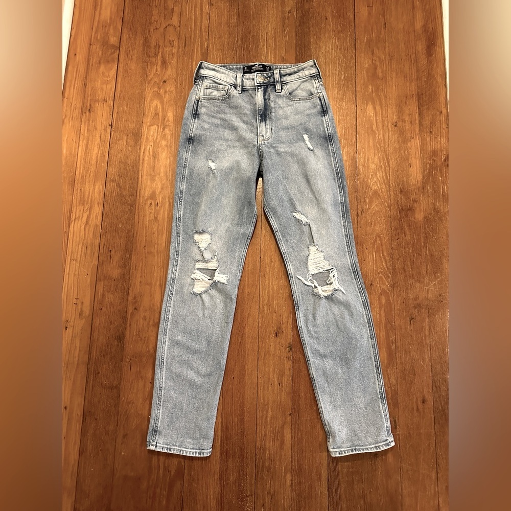 Hollister ultra high-rise mom Jean, size W25 L27